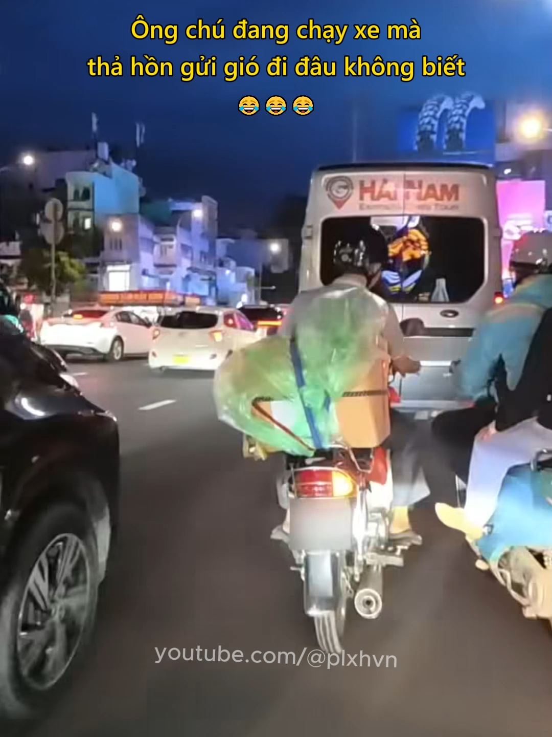 Ông chú đang chạy xe mà thả hồn gửi gió đi đâu không biết 😂 #giaothong #antoangiaothong #laixeantoan #plxhvn #phapluatxahoi