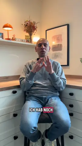 unbezahlte Werbung- Letzte Woche haben wir im Almhof Lässer in Balderschwang eine Auszeit genommen und sind absolut begeistert. Inmitten des Hochtals von Balderschwang, eingebettet zwischen Bergwiesen, Kuhweiden und Wald, liegt dieser Ort, der Ruhe und Weite schenkt.   Unser Appartement war hell, hochwertig ausgestattet und mit Blick nach Süden auf Garten, Naturbadeteich und Bergwelt.   Familien willkommen: Spielplatz, Badeteich, Saunahaus, Hofladen mit regionalen Köstlichkeiten. Wir haben es genossen.   Im Sommer: Wandern direkt ab dem Hof in den Naturpark Nagelfluhkette. Im Winter: Stille, frische Luft, Langlauf- und Tourenmöglichkeiten.   Wir wollen dir diesen Ort unbedingt ans Herz legen. ✳️ Kontaktdaten & Adresse: Almhof Lässer Wäldle 8 87538 Balderschwang Telefon: +49 (0)8328 1018   E-Mail: info@almhof.de   Website: www.almhof.de   Wenn du Lust auf Bergluft, Natur und echte Auszeit hast – merk dir diesen Ort vor.