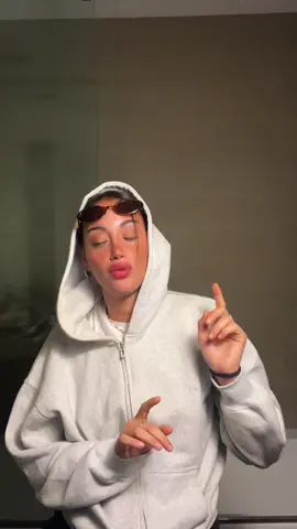 #liamizrahi #thegirlwhovibesinthebathroom #vibe 