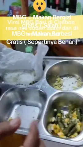 seorang perempuan bernama Mila, yang diketahui merupakan wali murid kelas 1 SDN Argapura, tampak menunjukkan kondisi makanan MBG yang dibawanya di ruang kelas. Ia menyebut, menu sayuran yang diterima anak-anak sudah tidak layak konsumsi karena berbau basi. #cirebon  #mbg  #fyp #fypviralシ 
