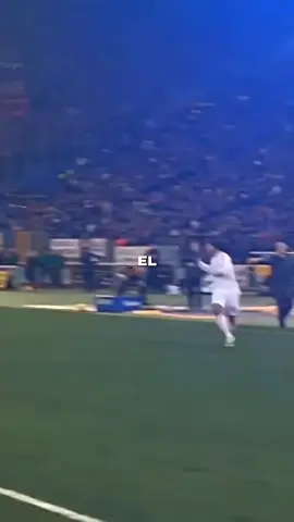 El único jugador al que Messi aplaudió de pie . #futbolista #futbolmexicano #futboll #futboledit #tendencia 