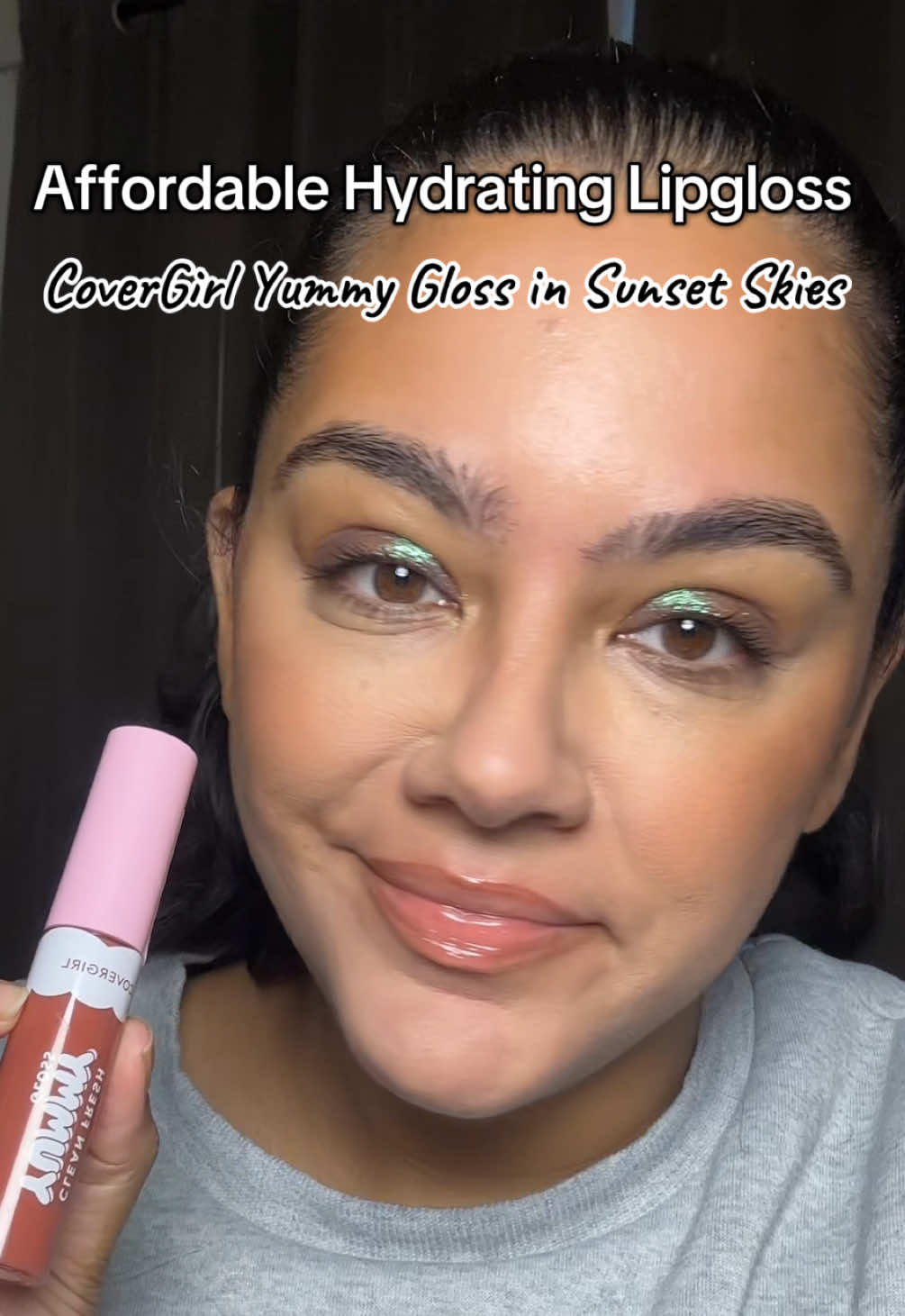 CoverGirl Yummy Gloss in Sunset Skies @COVERGIRL #giftedbycovergirl #yummygloss #covergirlyummygloss #lipgloss #affordablemakeup 