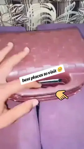 مدینہ، نبی ﷺ کا شہر، روشنی سے چمکتا ہے ایمان کی ایک روشنی، جہاں اسلام کی تاریخ بلند ہوتی ہے مسجد نبویﷺ، عظمت اور شان کا مظہر جہاں نبی محمد ﷺ کا روضہ مبارک ایک مقدس مقام ہے۔ شہر کی گلیاں اونچے اور سرسبز کھجوروں سے سجی ہوئی ہیں ایک پُرسکون نخلستان، جہاں ایمان اور امن دلوں کو مسحور کرتے ہیں مدینہ کی بھرپور تاریخ اور ورثہ حقیقت میں محسوس ہوتا ہے ایسا مقام جہاں دنیا بھر سے مسلمان روحانی سکون پانے آتے ہیں۔ شہر کی مہمان نوازی اور خوش اخلاقی اسے زیارت کی جگہ بناتی ہے، جہاں کا سفر قابلِ قدر ہے۔ #foryou #foryoupage #goodforyou #interiorforyou #doitforyou 