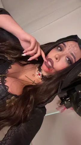 Together forever 🖤 #residentevil #ladydimitrescu #dimitrescudaughters #demitrescusisters #costume 