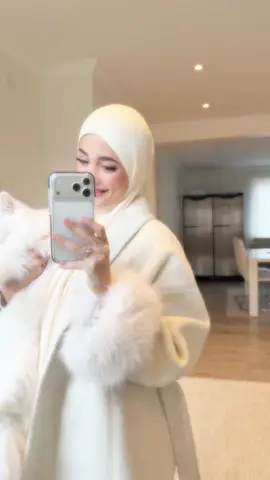 أكلك منين يا قطه 🥹🤍 #fyfyfyfyfyfyfyfyfyfyfyfyfyfyfyfyfyfy #iphone17promax #haifawehbe #هيفاءوهبي #fypシ 