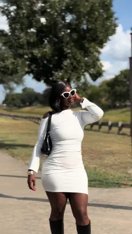 Stunting in my white tee!😏 #women #dress #fashion 