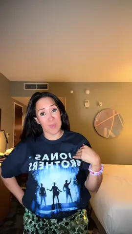 I can’t tonight the Jonas Bros are in town #jonasbrothers #jonasbrothersconcert 