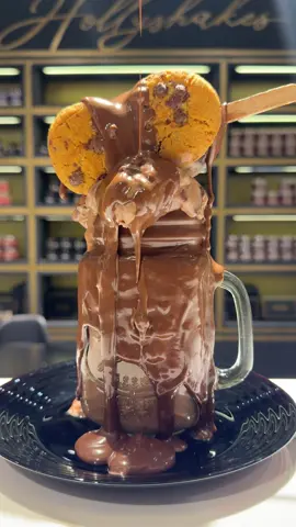 your all time favorite dessert trend 🔥 @Hollyshakes #fyp #hollyshakes #viral #dessert 