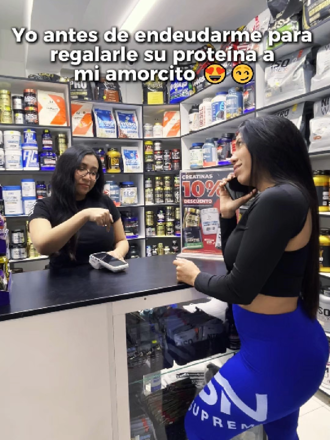 😂 Como cuando la clienta tiene que confirmar que su amorcito de verdad la ama antes de endeudarse para comprar su proteína 💸💪 El amor se va, pero los gains quedan 😎 #cream #suplementos #paratiiiiiiiiiiiiiiiiiiiiiiiiiiiiiii #deportesentiktok #flypシ #GymTok #viral #gym #Fitness #vira #dinamica #halloween #reto #fit #prote #crea