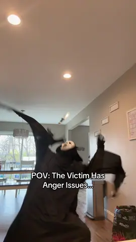 POV: The Victim Has Anger Issues… #ghostface #ghostfacecosplay #horrortok #fyp #scream 
