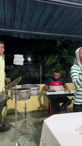 Vigilia unida 🔥 Directora @naida la bella , Tecladista @Natanael toda la gloria es para Dios aleluya 🔥#avivamento #coro #alabanzas_cristianas #fuego #santidad 