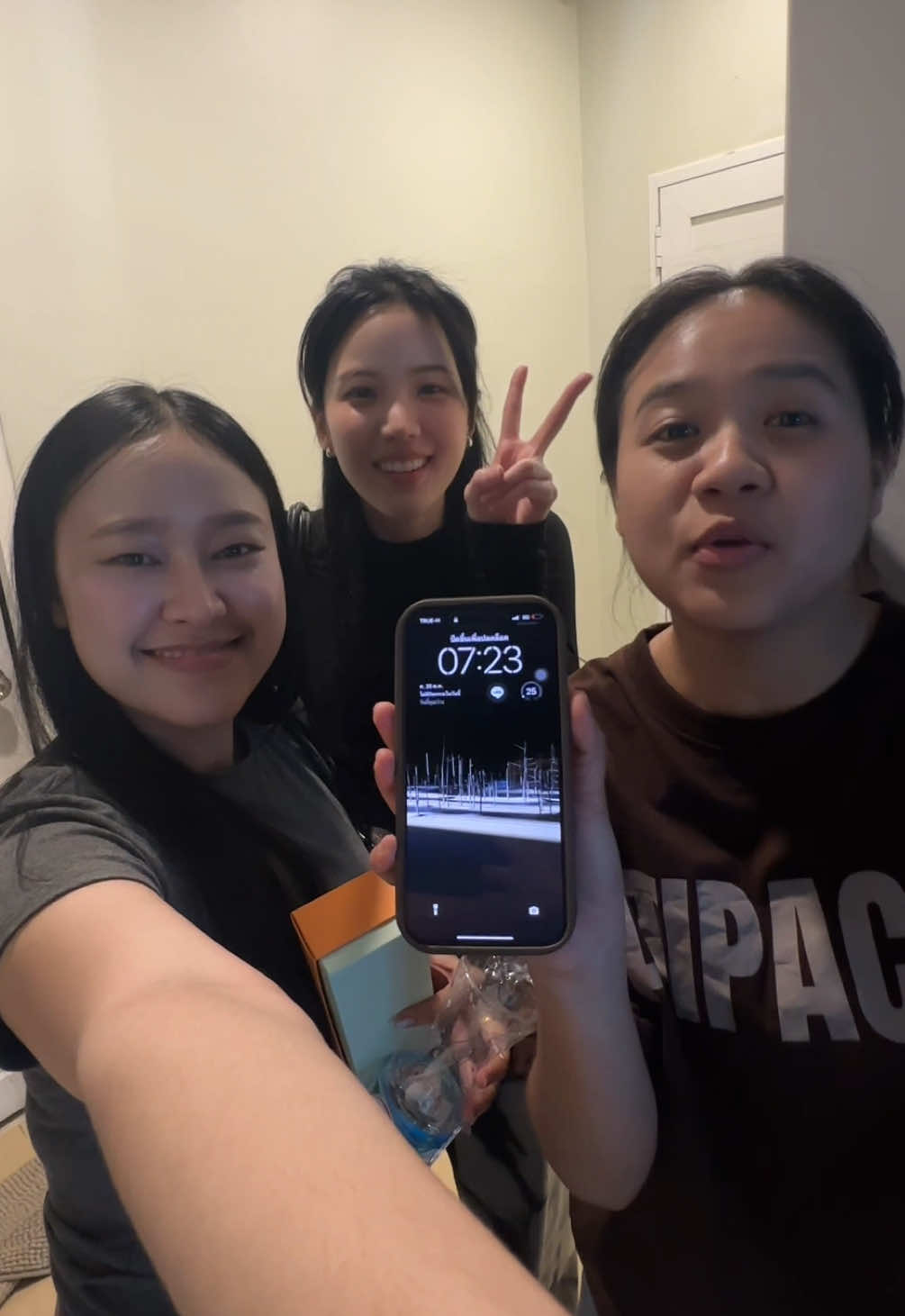 ใครที่สงสัยว่าพิมกับขมิ้นนอนกับพี่เจนรึป่าว นี่ค่ะ55555ไม่ได่นอนค่ะ  #ข้างบ้านเจนบิวตี้ #เจนิส #tiktok #pimmysk 