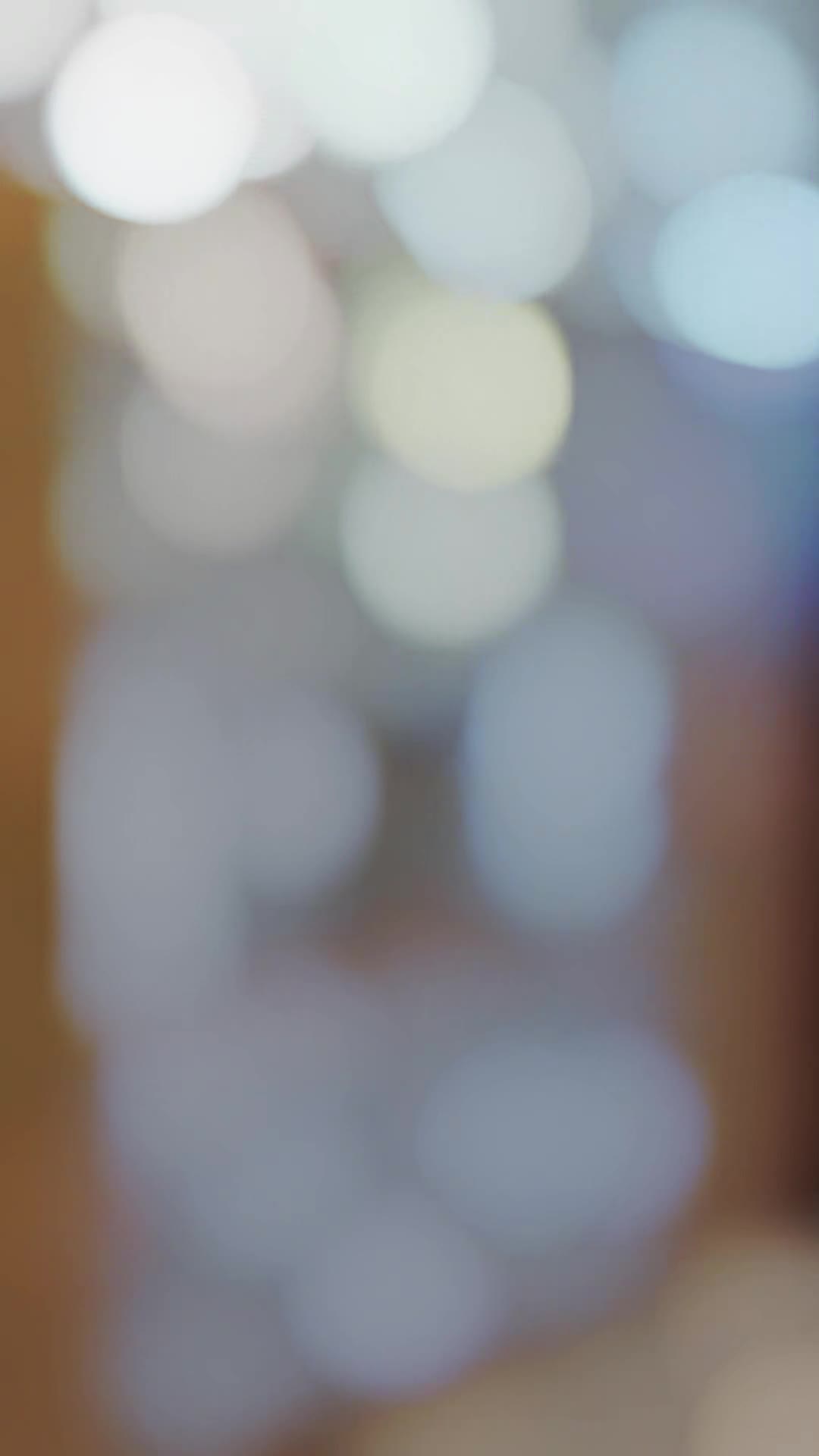 Detalhes que amamos no Guarda-Roupa Honey! ✨ Espaço interno bem dividido, 6 gavetas com corrediças metálicas, 4 portas, e um espelho que é puro charme. Perfeito para organizar seu quarto com estilo! Garanta o seu na Panorama Móveis! ➡️ Link na Bio #GuardaRoupa #PanoramaMóveis #Decoração #Organização #QuartoCasal #MóveisModernos