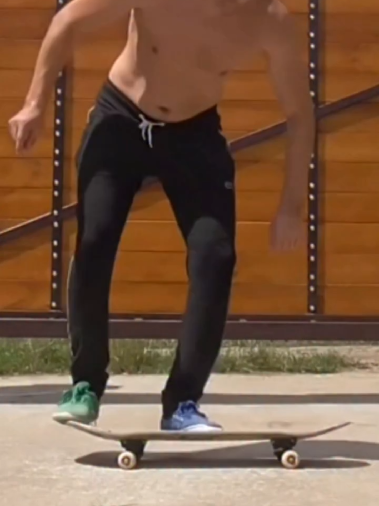 Late backfoot double heel! #badminton #skatelife #Skateboarding #metroskateboarding #berrics #slowmo #flatgroundtricks #virtuoso