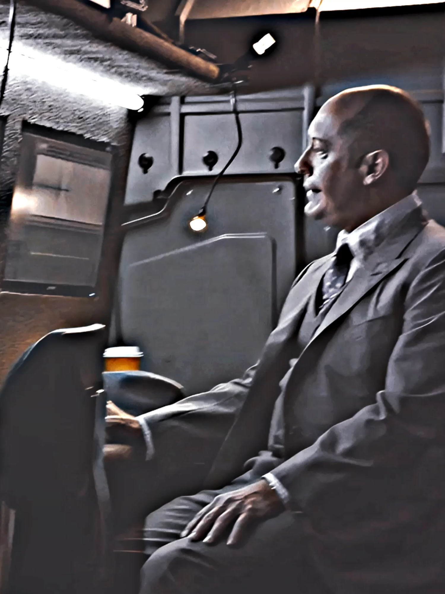 Raymond finge que foge e aparece de surpresa. #raymondreddington  #theblacklist  #fbi