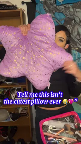 The viral star & heart pillows 💜🩷 they’re soft, aesthetic, and even have a handle! #tiktokmademebuyit #starpillow #roomdecor #cozyvibes 