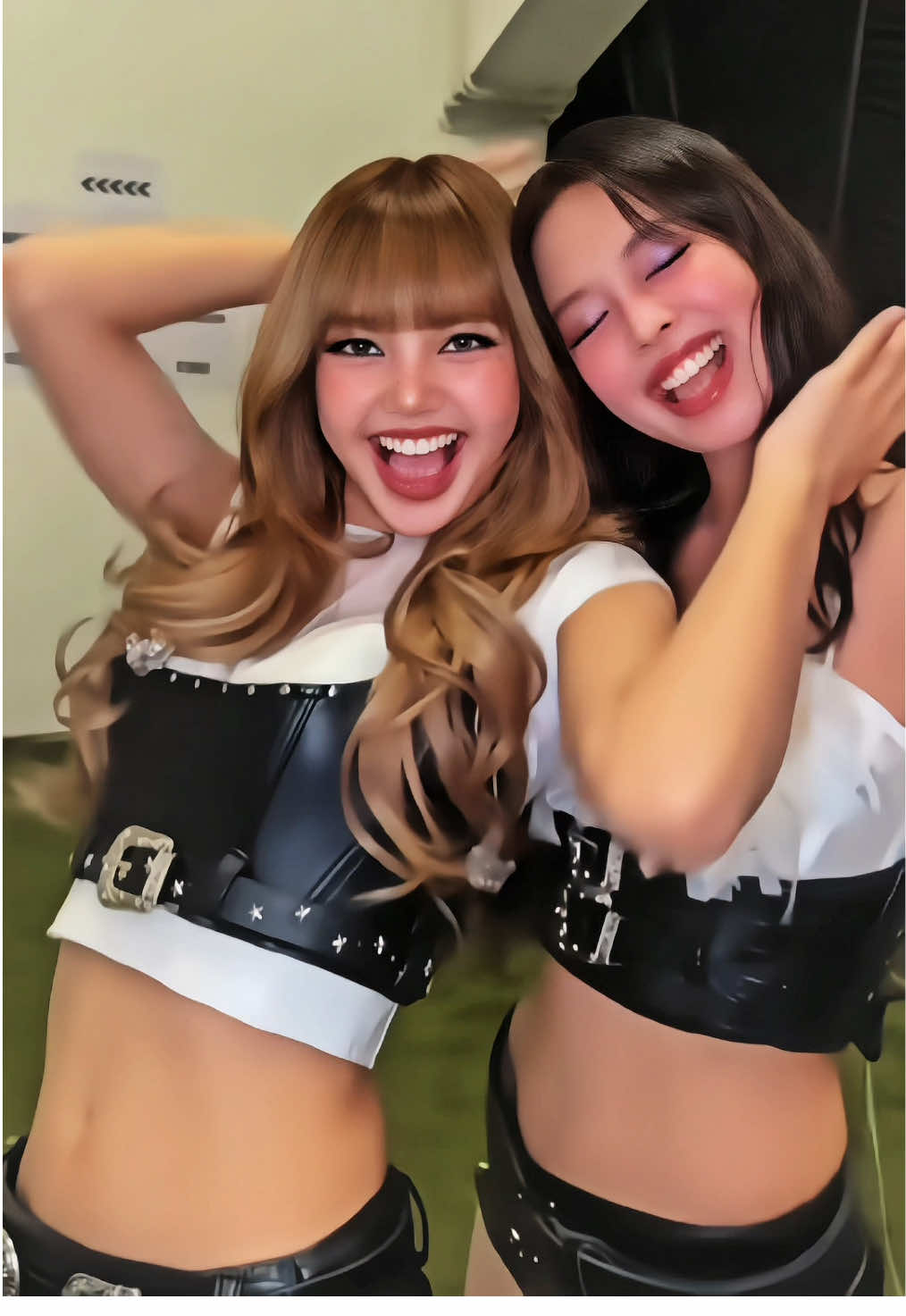 JENLISAAAAAAA #fypviral #jenlisa #blackpink #fancam #jindpired @ @⋆🫧 ᛕᛕꪊ᥅ꫀꪱꪮꪑꪱ ꫂ ၴႅၴ | Fanpage @JENNIE @TikTok unflop me rn