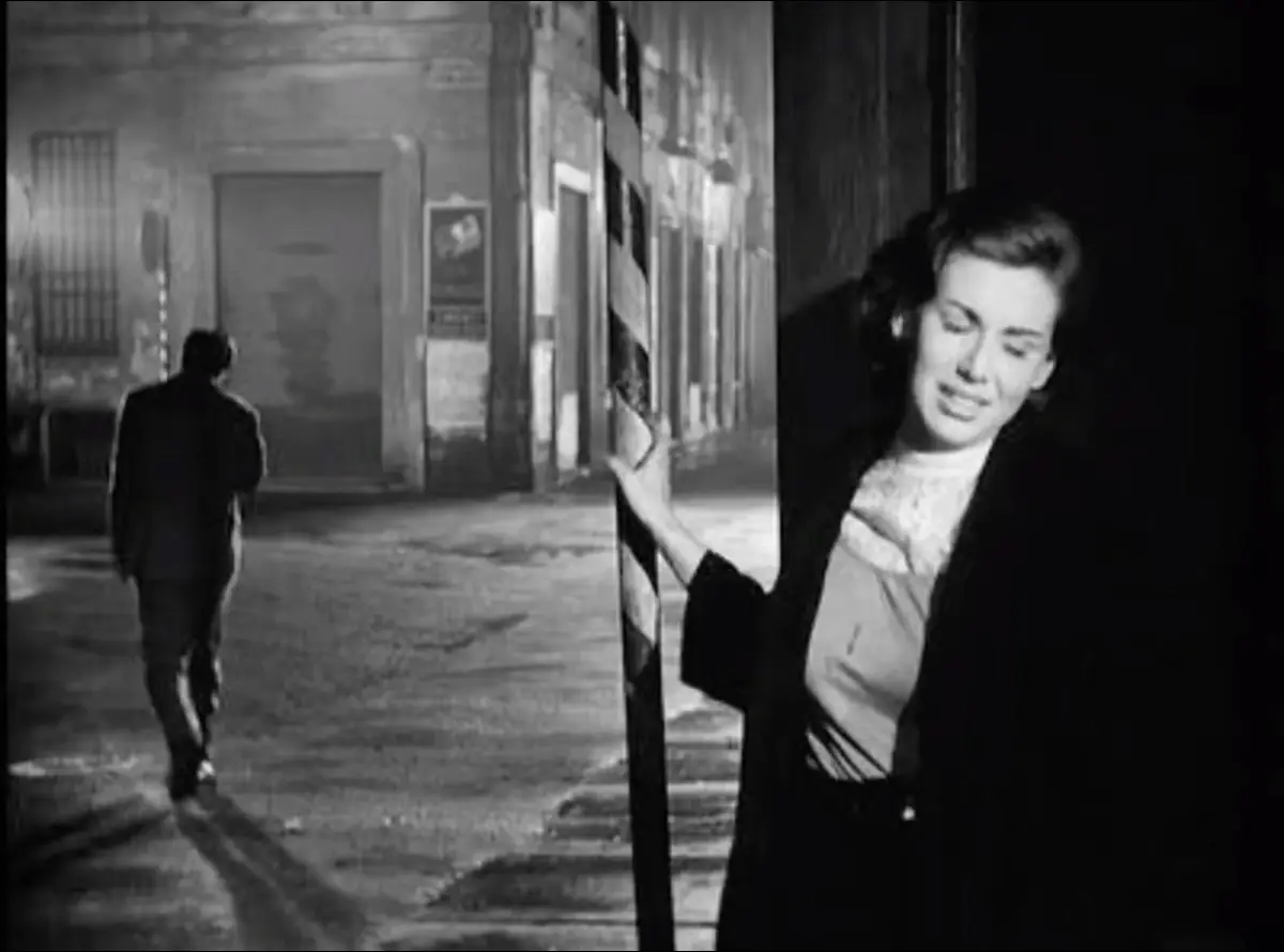 ضيَّعت أجمل وقت عمري بجنبك ضحيت يوم ان الحبايب يضحون بس انت ما تستاهل أبقى بقربك أشك ان لك قلب وإحساس وعيون وقفت مثل السيف صاملٍ بحربك في موقفٍ حتى القرايب يصدون