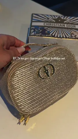 I’m 100% wearing this pouch as a bag🤩 this year’s Dior holiday set is literally perfection✨ #diorbeauty #diorholiday #luxuryfinds #holidaygifts #giftidea 