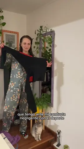 EXTREME MAKEOVER post pilates que incluye imágenes lamentables de mi misma pero también este datazo: podes conseguir las tres variedades de @skipargentina expert ciclo corto con hasta 40% off en el cyber monday!!! (link en comentarios) #pilates #grwm #lavado #rutina #noche 