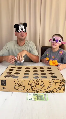 🫣 A father and daughter are playing a challenge to see who can throw the most balls.🎾🎾🎾