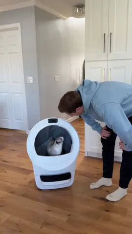 Gary’s mind was blown 😂 The new Litter Robot 5 is Kurt & Gary approved #LitterRobotPartner @Litter-Robot 