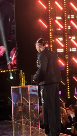 Une victoire tellement méritée c’était celui qui la méritait le + il a traversé tellement d’épreuves dans sa vie pour en arriver la. Je suis fière de lui et de son parcours. En + remis par son ami c’était si beau à vivre et à voir en direct @Julien Lieb 🥹🩵 #NMA #victoire #julienlieb #naufrage #staracademy 