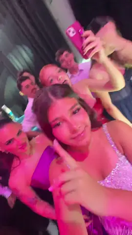 pra todo sempreeee com vc amg @Fabi Landim 😂😂❤️❤️❤️I nóis nem amaaaaa #maeefilha #garotaskiridas 