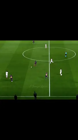 Pedri's ellegance. 😍 || #pedri #pedrigonzalez  #footballtiktok #futebol #blowup 