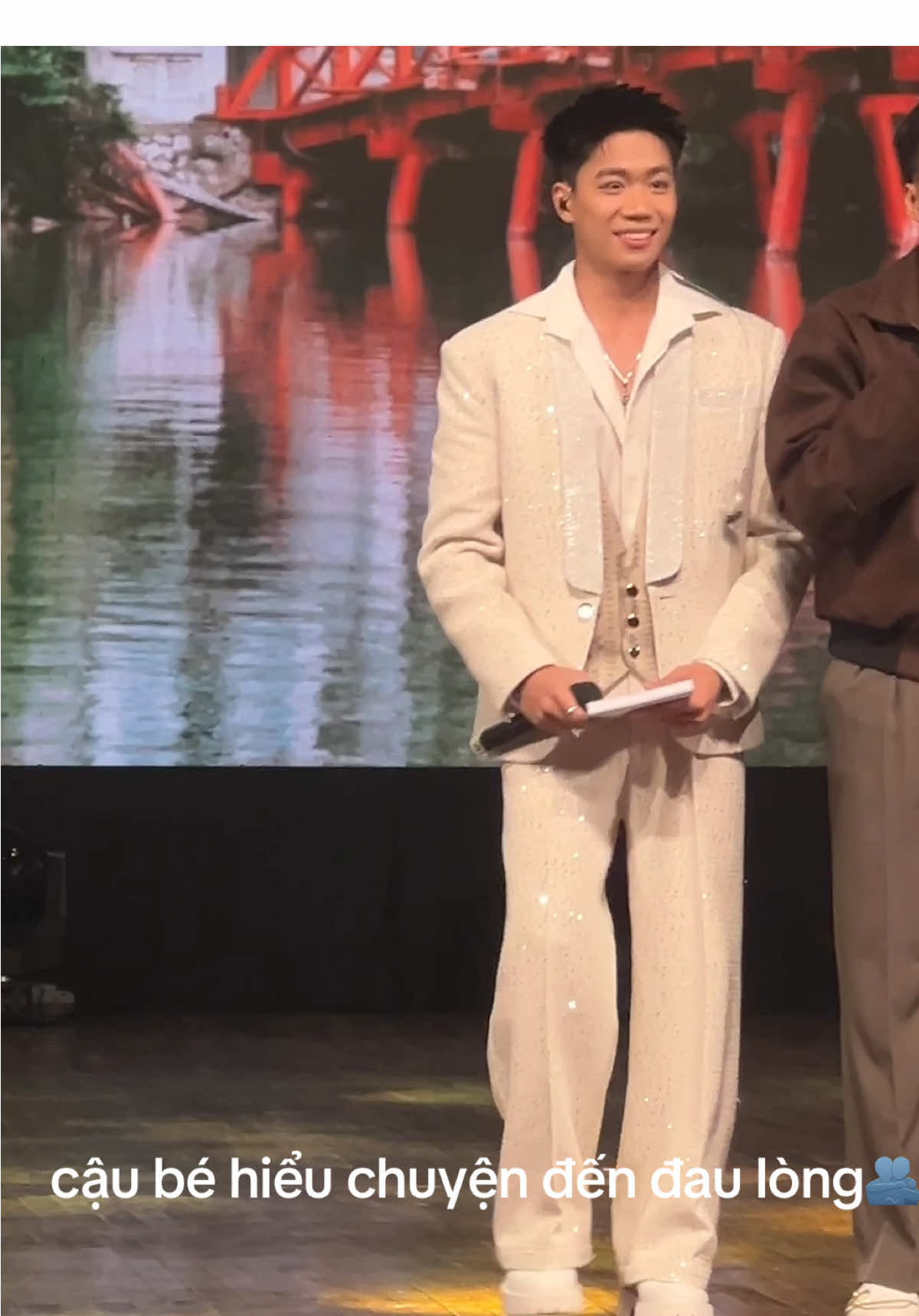 Ôi cậu bé này xứng đáng được uống cốc chè đấy! Khu tự trị La Thanh Nhẫm đã huấn luyện gì e bé @Diễn viên Huy Tít của chúng tôi để e nó chạy nhanh đến như vậyy 🧑‍🦯 #huytit #lamthanhnha #nhatit #congbangchohuytit 