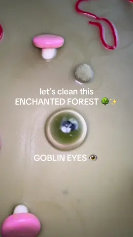 Comment your favourite 🦎🦖🪲🐊🦚🌵🍀🌿🍏🍐🥑🥬🥦🫒 #satisfyingvideo #waxpicking #asmr #waxscrappingasmr 