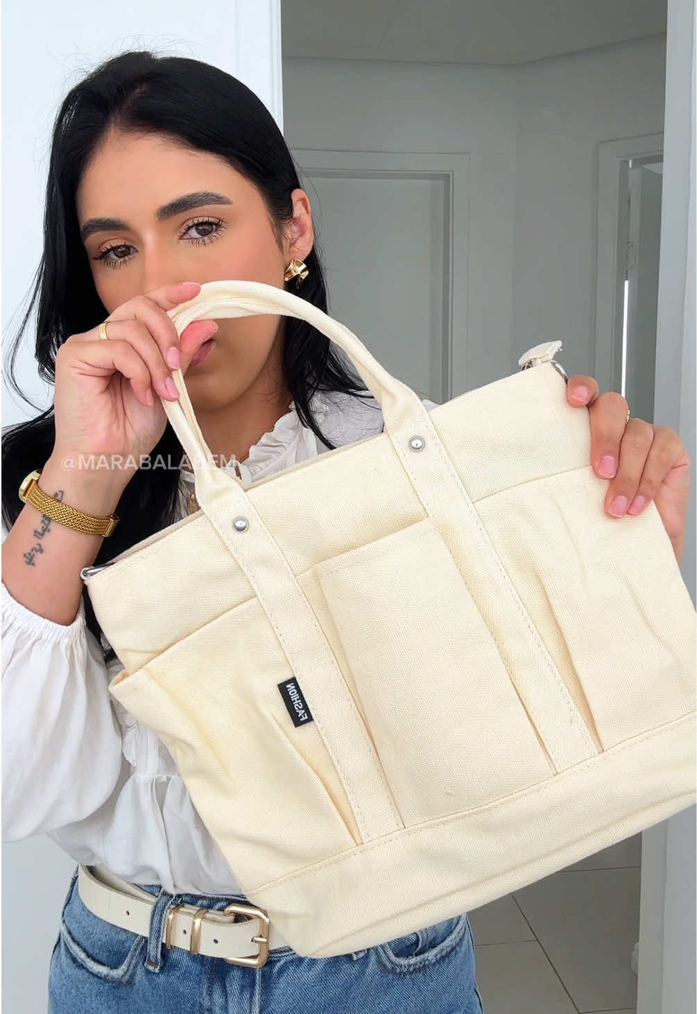 Essa bolsa tem o tecido de lona, é bem grande e cabe muita coisa, os bolsos externos são muito úteis.  É aquela bolsa de correria sabe ☺️ Link dela no vídeo ✨ #bolsatote #bag #bolsadelona #unboxingvideo #tiktokshop 