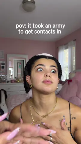 round of applause for those of you who deal with this on a daily basis 😭 I can’t  #coloredcontacts #contactlenses #myeyesburn #halloweenlooks #crashingout 