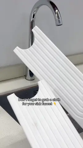It’s so necessary to grab a drying mat for the faucet area ✅💁🏻‍♀️👇#tiktokmademebuyit #foryoupage #fyp #faucetcleaning #dryingmat #sinkclean #sinkorganization #KitchenHacks #kitchengadgets #homeimprovement #kitchenorganization #kitchendesign 