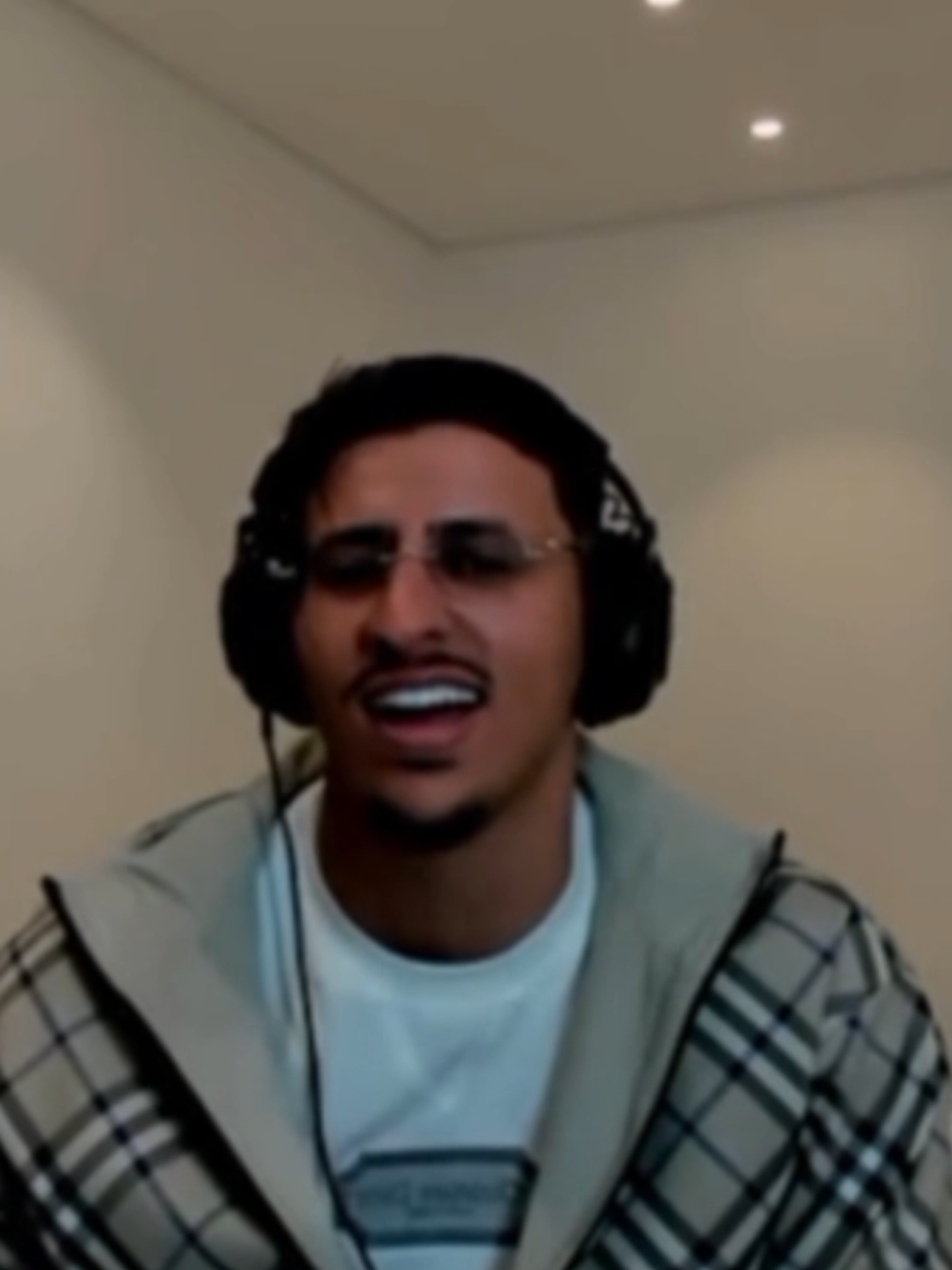 elle va porter plainte une deuxième fois 🤣#jo#azar#clash#kick#meuf 