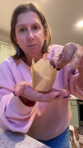 These parchment paper cupcake liners make everything look bakery-fresh 🧁 You get 200 individual liners perfect for cupcakes, muffins, cinnamon rolls, brownies, sourdough bread, dinner rolls, you name it! They’re non-stick, easy release, and way cuter than plain paper liners. #TikTokShopBFCM #TikTokShopCreatorPicks #holidaybaking #cinnamonrolls #sourdoughbread 