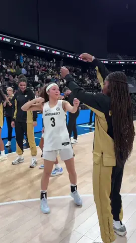 Starting lineup handshakes >  #NCAAWBB #womensbasketball #collegebasketball #hoops @Vanderbilt WBB 