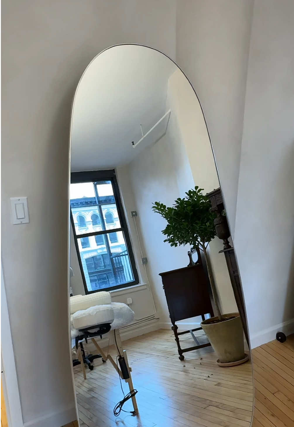 le oficina is so chic 🤍🤍  #syiacu #acupuncture #nycwellness #femaleownedbusiness 