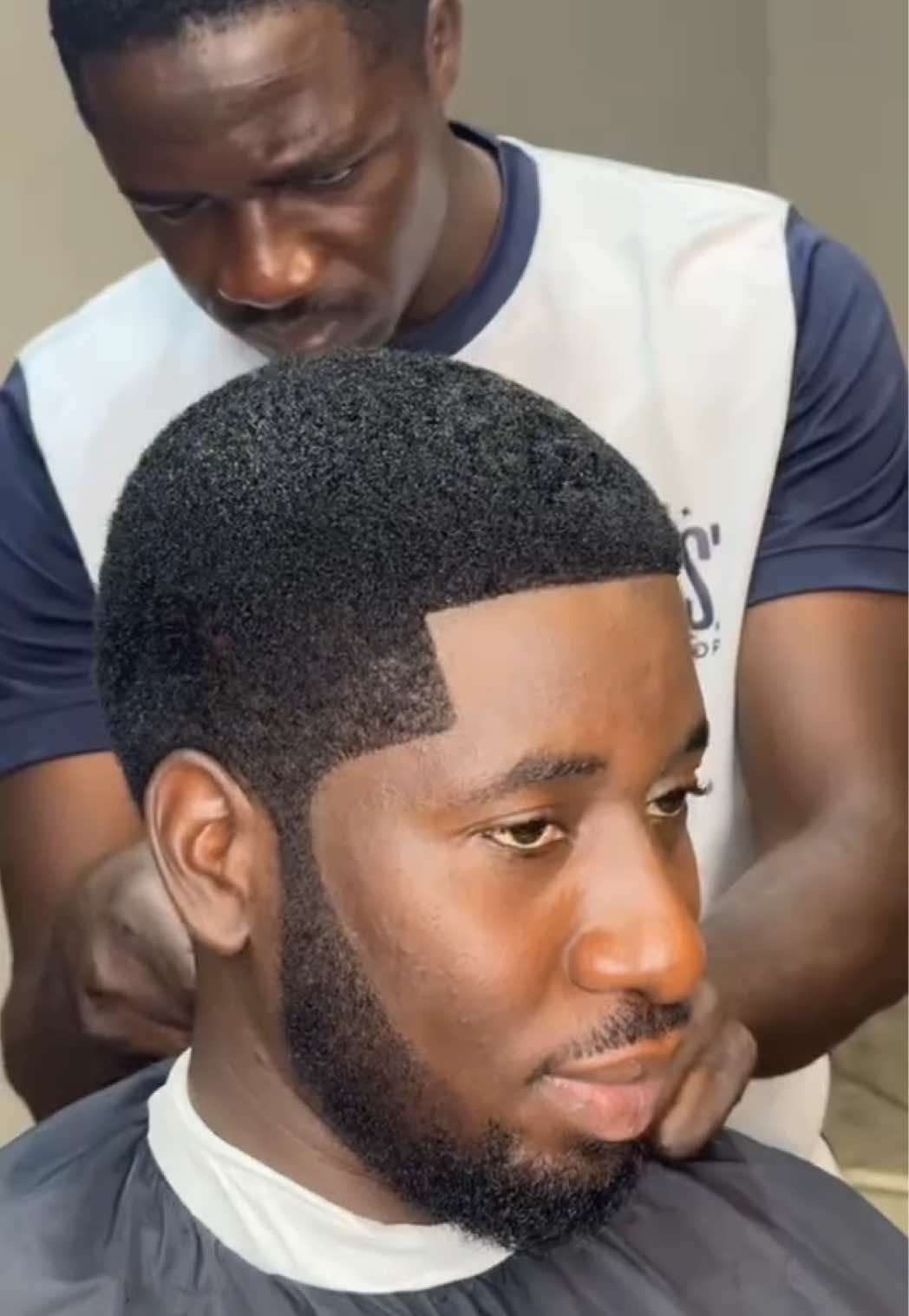 Ka samu kudin ka ka kashe. Kar ka bari a kashe maka. In ba baka ci ba za a ci maka.💪🔥 #gentsbarbershopng #fyp #foryou #foryoupage #arewa__tiktok  @ogabbah 