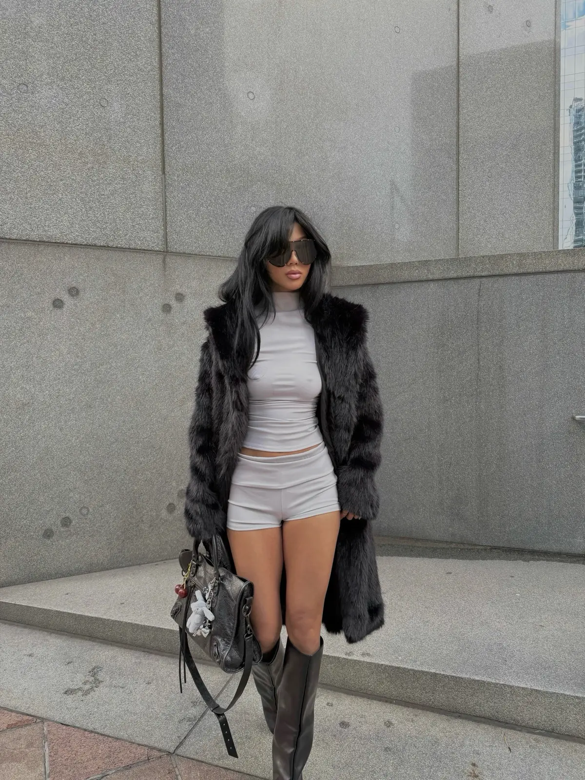 #furcoat #falloutfit #streetwear #StreetStyle  #chicoutfit 