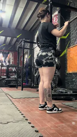 Hoy glúteo 🍑💪🏻#paratiiiiiiiiiiiiiiiiiiiiiiiiiiiiiii #gym  #fitnes #durazno 