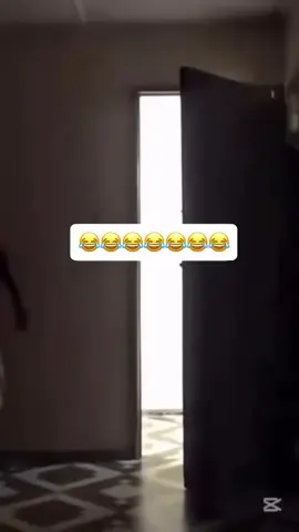 bro was acting tough 😂😂😂 #creatorinsights #foryou #foryoupage #prank #viraltiktok 