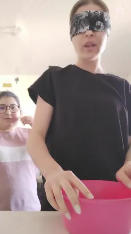 Kör sağır dilsiz yapalım dedik fakat biz iki kişi olduğumuz için kör ve sağır olduk. Video editini fazla bilmediğimiz için elimizden geldiği kadar yapmaya çalıştık önemli olan gülmek iyi seyirler dilerim🙂 #kesfet #kesfetteyiz #kesfetbenionecikar #kesfetteyiz #kesfet 