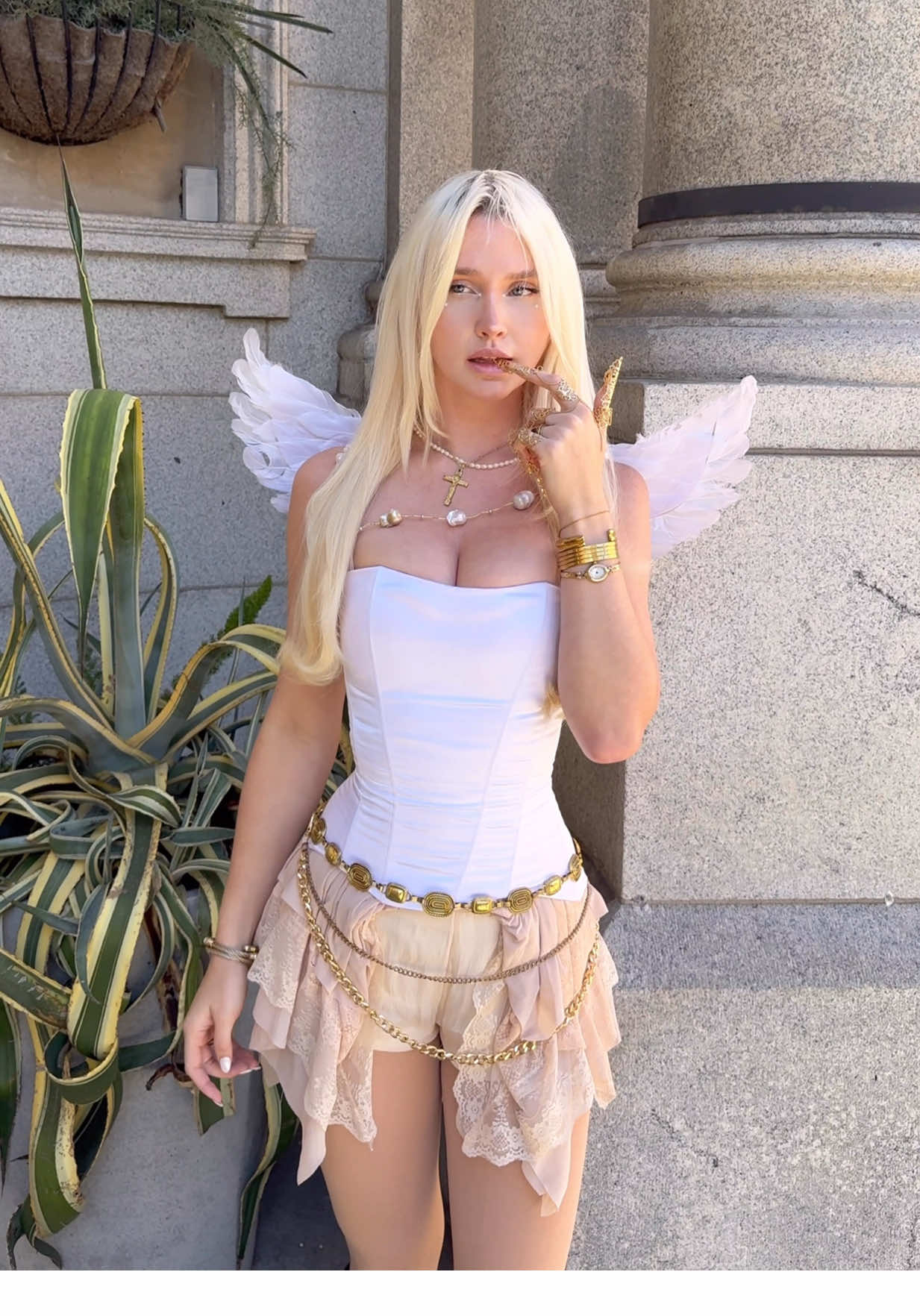 ween! white corset from @Perfect Corset NY Clothing 🪽✨ #fy #fypage #OOTD #angel #outfitinspo 