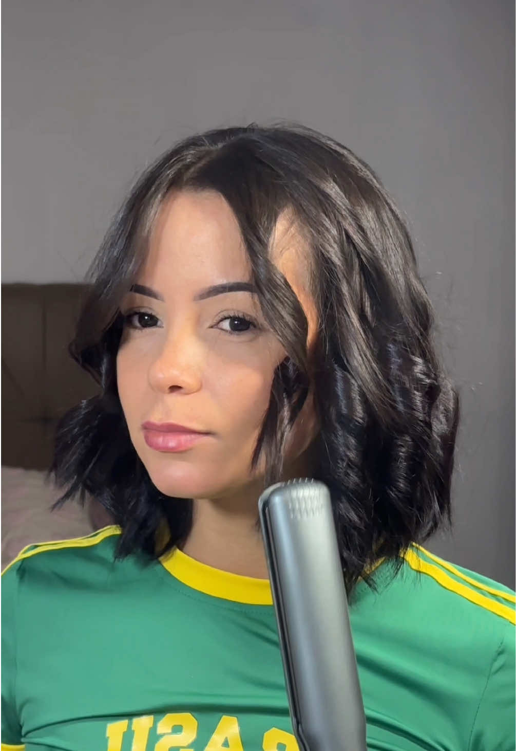 Fazendo cachos no cabelo curto, com a chapinha! ✨ Prancha do @Mercado Livre Moda  ID: VIVPAZ-XA7P #MercadoLivreModa #OMelhorDaBeleza #tutorialdemaquiagem #cabelocurto #cabelos 