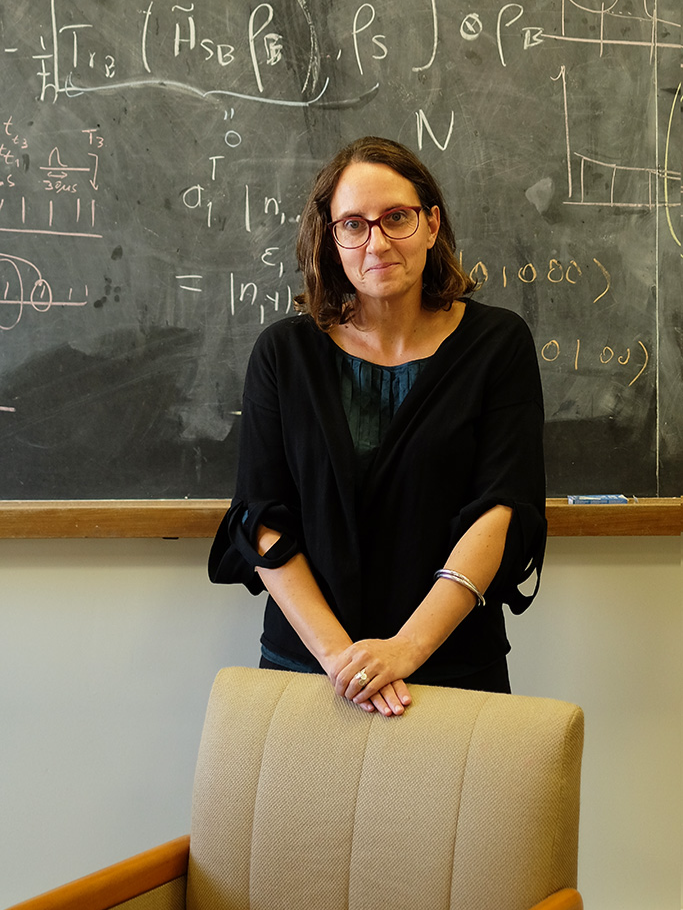 Joana Gonçalves de Sá é licenciada em Engenharia Física Tecnológica pelo Instituto Superior Técnico (IST) e doutorou-se em Biologia de Sistemas pelo Instituto Química Tecnológica e Biológica António Xavier (ITQB-NOVA), tendo realizado todo o seu trabalho na Universidade de Harvard, nos Estados Unidos. Foi professora na Nova School of Business & Economics (Nova SBE), no Instituto Superior Técnico e Investigadora Principal no Instituto Gulbenkian de Ciência (IGC), tendo coordenado o Programa de Pós-Graduação Ciência para o Desenvolvimento (PGCD), dirigido aos PALOP [Países Africanos de Língua Oficial Portuguesa]. Desde 2020 que lidera o grupo de investigação multidisciplinar Social Physics & Complexity (SPAC) no LIP — Laboratório de Instrumentação e Física Experimental de Partículas. Atualmente o seu trabalho foca-se na utilização de técnicas de machine learning, inteligência artificial e análise de dados para a resolução de problemas complexos que conjugam áreas como Biomedicina, Computação e Matemática, e em abordagens quantitativas das Ciências Sociais. Recebeu três bolsas ERC [European Research Council]  para estudar o comportamento humano no uso e propagação das fake news, enviesamentos algorítmicos, e a mais recente para aplicar digital services acts na auditoria de plataformas algorítmicas como motores de busca. Foi também presidente da Assembleia Geral do Fórum Cidadão, uma ONG que visa melhorar a qualidade do debate democrático através de assembleias de cidadãos. Venceu o prémio ACTIVA Mulheres Inspiradoras de 2020, na categoria de “Ciência” e foi considerada pelo Jornal Expresso como uma das 50 figuras que podem vir a definir o nosso futuro. Publicou em Maio deste ano o ensaio “Uma Ideia Sobre Ciência” pela Fundação Francisco Manuel dos Santos.