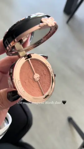 @Flower Knows Makeup #TikTokShopCreatorPicks #TikTokShopBlackFriday #holidaygifts #holidaygiftideas #whimsicalmakeup 