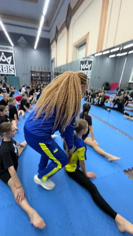 #дітиукраїни💙💛 #фітнес #акробатика #шпагат 