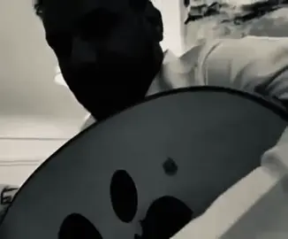 اضحك وانا عايش في دنييا الاكتئاب وحتا الفرح قام يتعادل بسمتي ما عاد ي انسني صديق ولا صحاب الا انتي يا سبت بكاي ودمعتي ما ابي العواذل يكثرون من العتاب ترا العتب مازال ينهي فرحتي لولا المحبه ما سألت ابغي الجواب ولا اعترفت انك بديل لوحدتي#اغاني #سعد_الفهد #شتاء #typppppppppppppppppppシ #حزن 