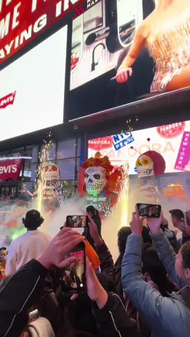 Día de los Muertos in Times Square🗽 #nyc #newyork #newyorkcity 